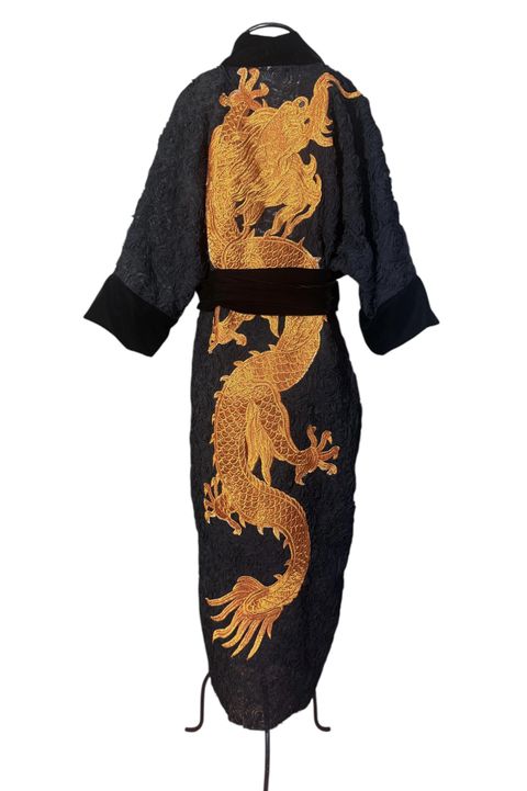Kimono O Dragão nos Jardins Suspensos Tulipa Negra... - Bo Eugenia Bologna