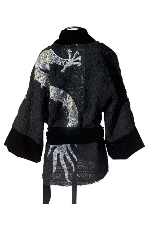 Kimono O Dragão nos Jardins Suspensos Tulipa Negr... - Bo Eugenia Bologna