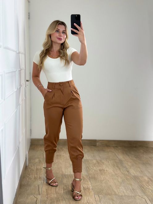 Calça Cenoura Alfaiataria Caramelo - 369860 - RAFITA MODA FEMININA