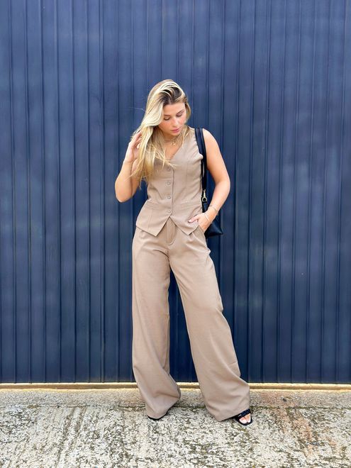 Conjunto Alfaiataria Calça e Colete Bege - 3444718 - RAFITA MODA FEMININA