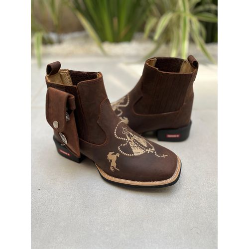 KIT BOTINA EM COURO BORDADO NOSSA SENHORA E CAVALO... - Botas Texanas Bruto