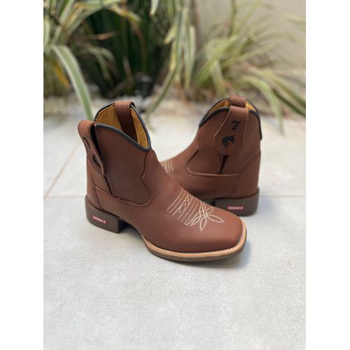 BOTINA CANO MÉDIO EM COURO MARROM BASICA - BCM17 - Botas Texanas Bruto