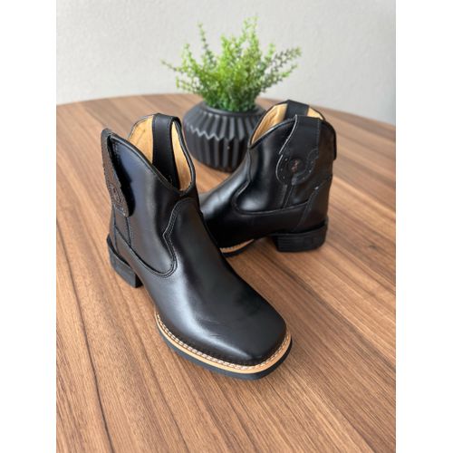 BOTINA CANO MÉDIO EM COURO PRETO BÁSICA SEM BORDAD... - Botas Texanas Bruto
