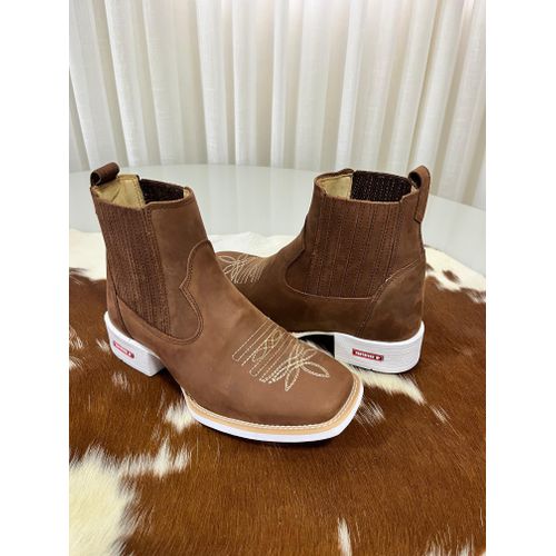 BOTINA EM COURO HORSE NESCAU BORDADO FLORÃO BÁSICO... - Botas Texanas Bruto