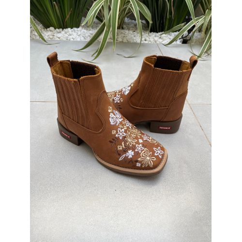 BOTINA EM COURO BORDADO FLORES - BF19 - Botas Texanas Bruto