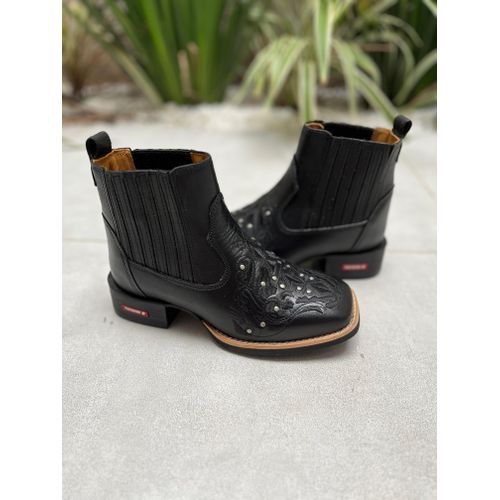 BOTINA EM COURO PRETO ALL BLACK COM METAIS - bf22 - Botas Texanas Bruto