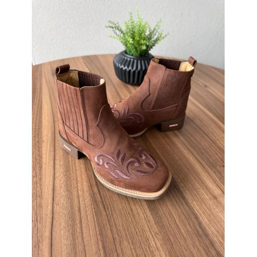 BOTINA EM COURO HORSE NESCAU BORDADO RAMOS MARROM ... - Botas Texanas Bruto