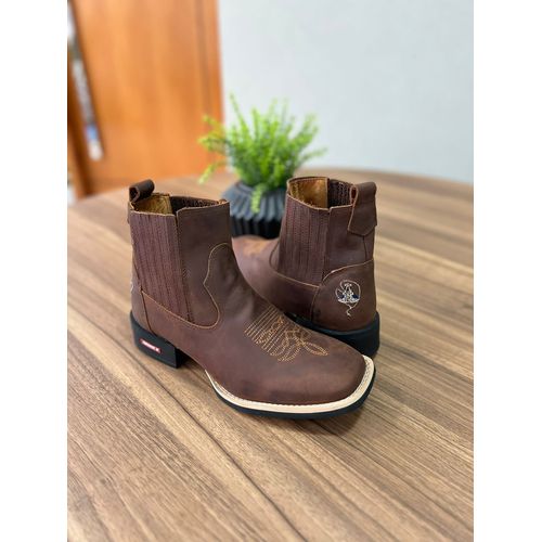 BOTINA EM COURO BORDADO FLORAO + NOSSA SENHORA - B... - Botas Texanas Bruto