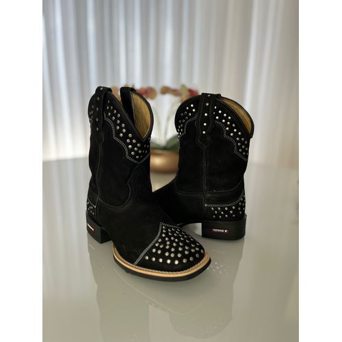 BOTA CAPOTINHA EM COURO PRETO COM METAIS - CAPO10 - Botas Texanas Bruto