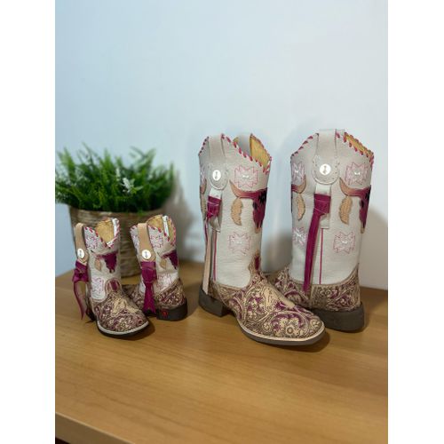 COMBO TEXANAS MÃE E FILHA EM COURO TOURO RECORTE R... - Botas Texanas Bruto