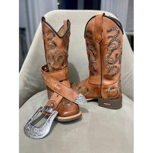 COMBO BOTA TEXANA + CINTO EM COURO BORDADO FERRADU... - Botas Texanas Bruto