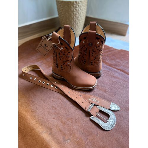 COMBO BOTA TEXANA EM COURO CANO CAPOTINHA BORDADO ... - Botas Texanas Bruto