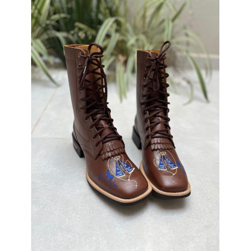 COTURNO COUNTRY DE COURO BORDADO NOSSA SENHORA + M... - Botas Texanas Bruto