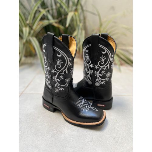 BOTA TEXANA EM COURO PRETO BORDADO FLORES BRANCO -... - Botas Texanas Bruto