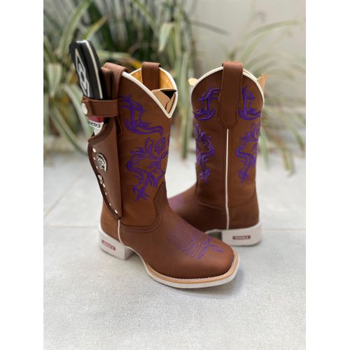 KIT TEXANA EM COURO CAFÉ BORDADO FLORES ROXO + BAI... - Botas Texanas Bruto
