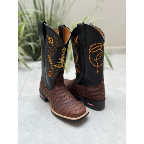 BOTA TEXANA EM COURO BORDADO NOSSA SENHORA ESCAMAD... - Botas Texanas Bruto