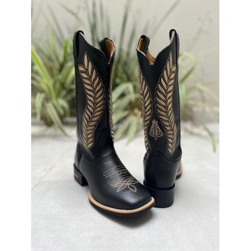 BOTA TEXANA EM COURO PRETO BORDADO DOURADO NOSSA S... - Botas Texanas Bruto