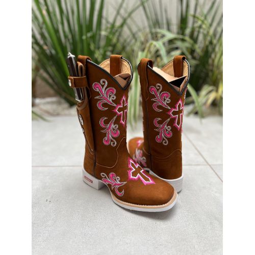 KIT TEXANA EM COURO BORDADO CRUZ ROSA + BAINHA + F... - Botas Texanas Bruto