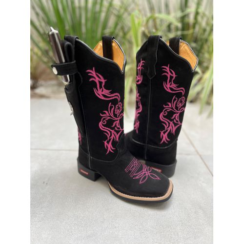KIT TEXANA EM COURO NOBUCK PRETO BORDADO ROSA + BA... - Botas Texanas Bruto