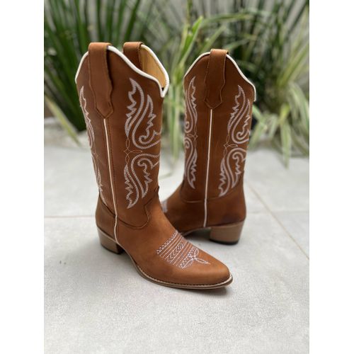 BOTA TEXANA EM COURO MARROM BORDADO BRANCO BICO FI... - Botas Texanas Bruto