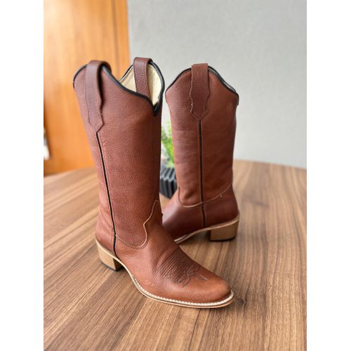 BOTA TEXANA EM COURO BORDADO FLORÃO BICO FINO SOLA... - Botas Texanas Bruto