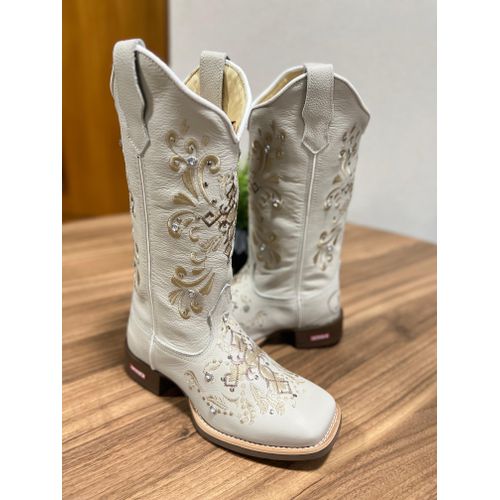 BOTA TEXANA EM COURO OFF WHITE BORDADO CRUZ COM ME... - Botas Texanas Bruto
