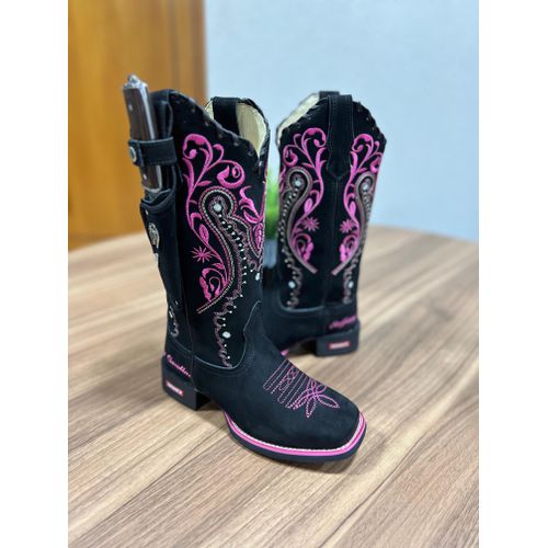 KIT BOTA TEXANA EM COURO NOBUCK PRETO BORDADO TRIB... - Botas Texanas Bruto