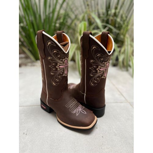 BOTA TEXANA EM COURO BORDADO CRUZ ROSA CLARO - BTF... - Botas Texanas Bruto