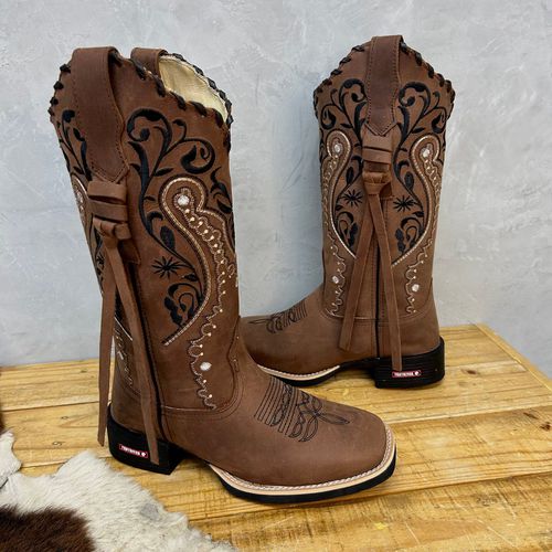 BOTA TEXANA EM COURO MARROM BORDADO TRIBAL E FLORA... - Botas Texanas Bruto