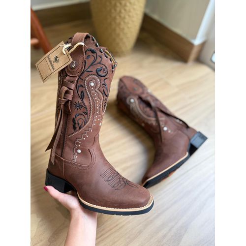 BOTA TEXANA EM COURO MARROM BORDADO TRIBAL E FLORA... - Botas Texanas Bruto