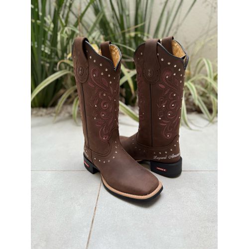 BOTA TEXANA EM COURO BORDADO RAMOS MARROM + METAIS... - Botas Texanas Bruto