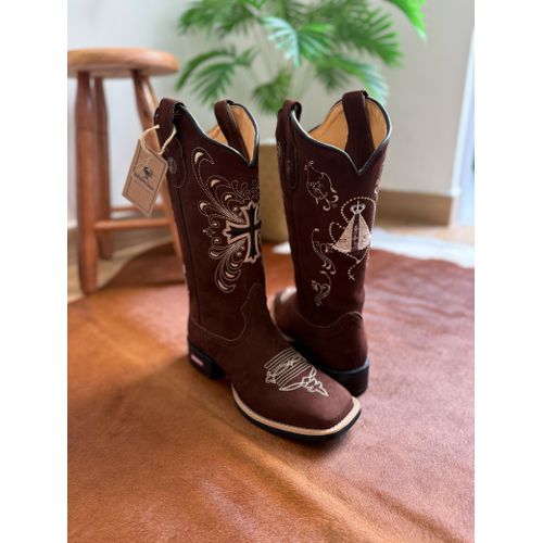 BOTA TEXANA EM COURO NOBUCK CAFÉ BORDADO CRUZ E NO... - Botas Texanas Bruto