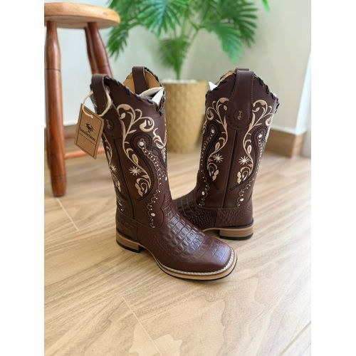 BOTA TEXANA EM COURO ESTILIZADO JACARÉ MARROM BORD... - Botas Texanas Bruto