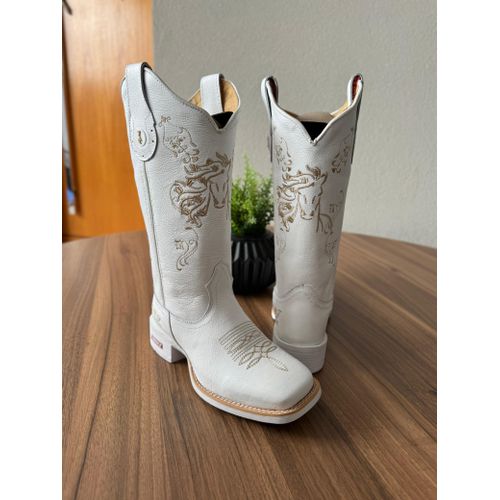BOTA TEXANA EM COURO BRANCO BORDADO CAVALO E FLORÃ... - Botas Texanas Bruto
