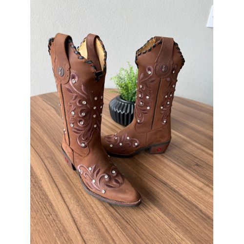 BOTA TEXANA EM COURO BORDADO RAMOS MARROM BICO FIN... - Botas Texanas Bruto