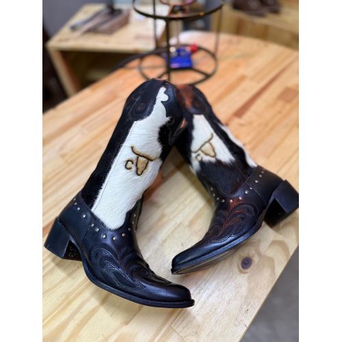 BOTA TEXANA EM COURO PELOS + RECORTES PRETO BICO F... - Botas Texanas Bruto
