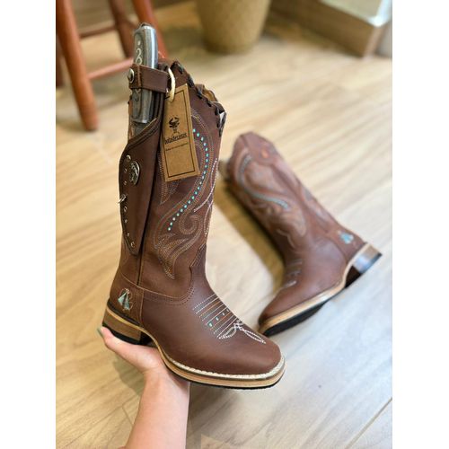 BOTA TEXANA EM COURO BORDADO PONTILHADO E NOSSA SE... - Botas Texanas Bruto