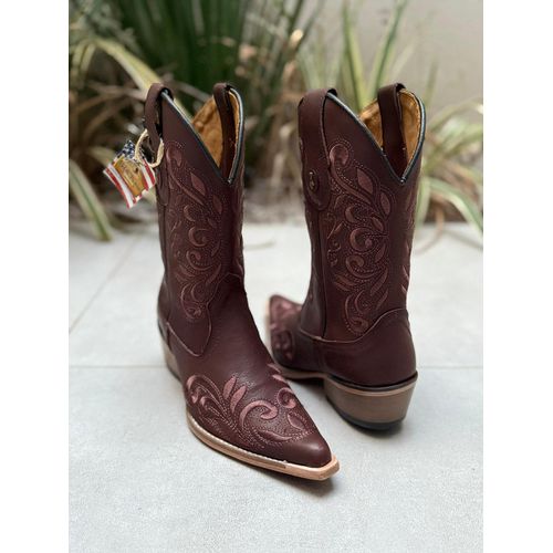 BOTA TEXANA EM COURO BORDADO RAMOS MARROM BICO FIN... - Botas Texanas Bruto