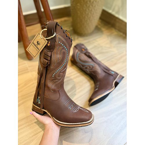 BOTA TEXANA EM COURO BORDADO PONTILADO E NOSSA SEN... - Botas Texanas Bruto