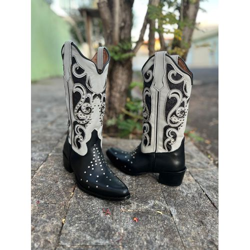 BOTA TEXANA EM COURO OFF WHITE E PRETO A LASER GLI... - Botas Texanas Bruto