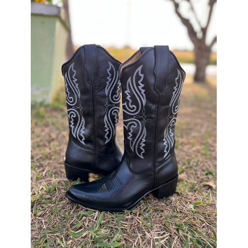 BOTA TEXANA EM COURO PRETO BORDADA BICO FINO - BT... - Botas Texanas Bruto