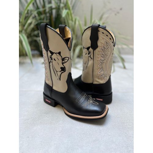 BOTA TEXANA EM COURO PRETO E OFF WHITE BORDADO BOI... - Botas Texanas Bruto
