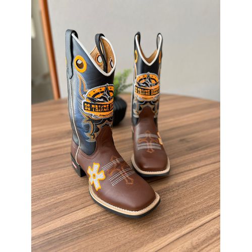 BOTA TEXANA EM COURO BORDADO ROZETA E CRUZ COM FUR... - Botas Texanas Bruto