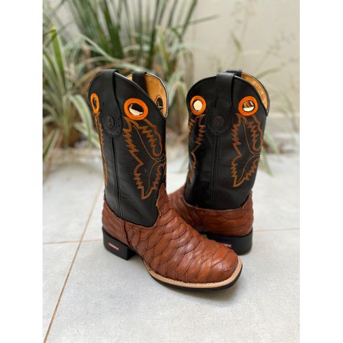 BOTA TEXANA EM COURO ESCAMADO BORDADO ASAS - BTM13 - Botas Texanas Bruto
