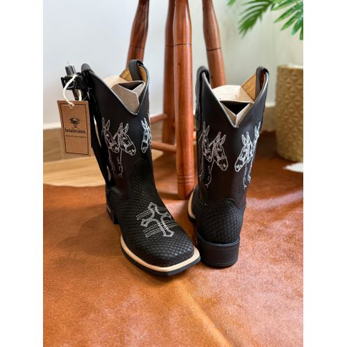 KIT BOTA TEXANA EM COURO PRETO E ESTILIZADO DE PEI... - Botas Texanas Bruto