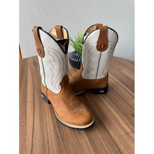 BOTA TEXANA EM COURO HORSE HAVANA E CANO OFF WHITE... - Botas Texanas Bruto