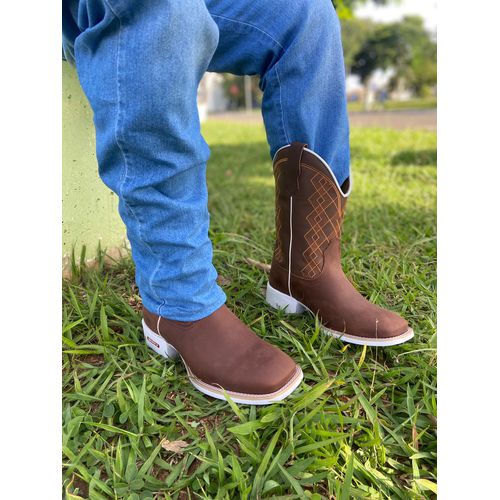BOTA TEXANA EM COURO BORDADO QUADRICULADO SOLA BRA... - Botas Texanas Bruto