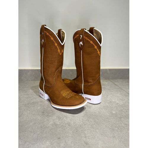 BOTA TEXANA EM COURO NOBUCK BORDADO ARAME SOLADO B... - Botas Texanas Bruto