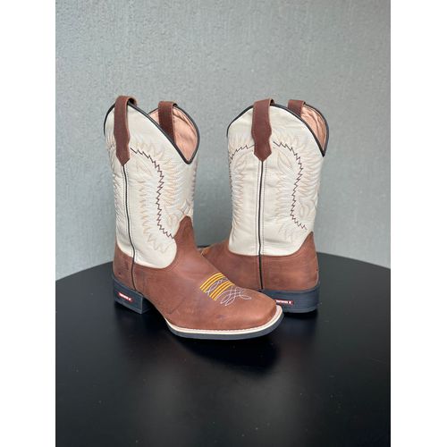 BOTA TEXANA EM COURO BORDADO LINHAS - BTM49 - Botas Texanas Bruto