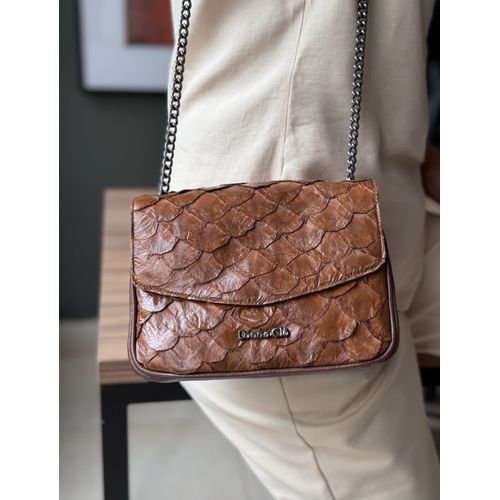 Bolsa Ísis Camel Pirarucu - Donna Clô